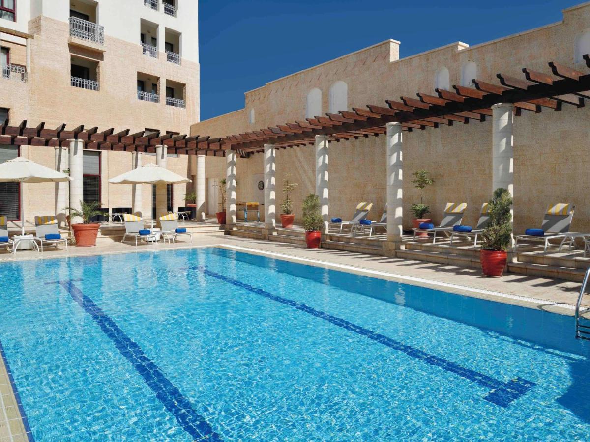 Moevenpick Resort Petra Вади Муса Экстерьер фото The pool at the Westin