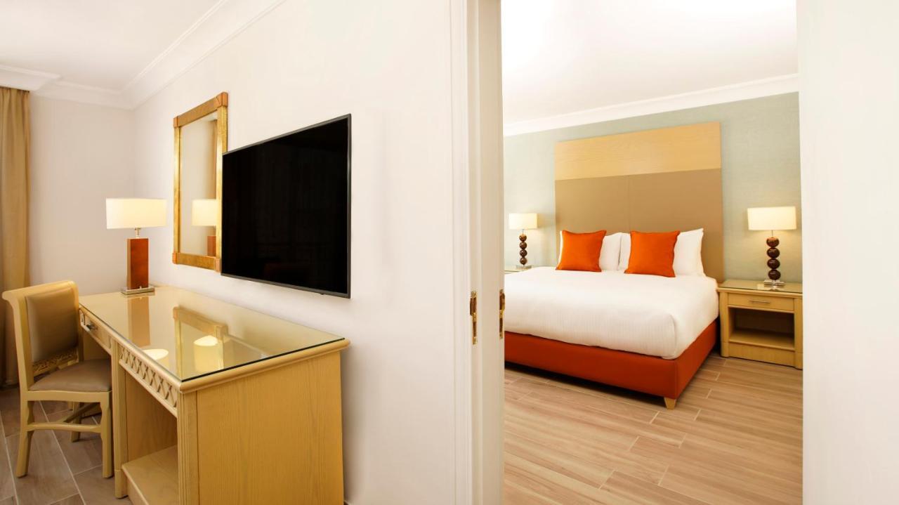 Moevenpick Resort Petra Вади Муса Экстерьер фото A bedroom at the hotel