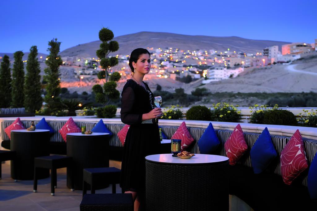 Moevenpick Resort Petra Вади Муса Экстерьер фото The view from the hotel